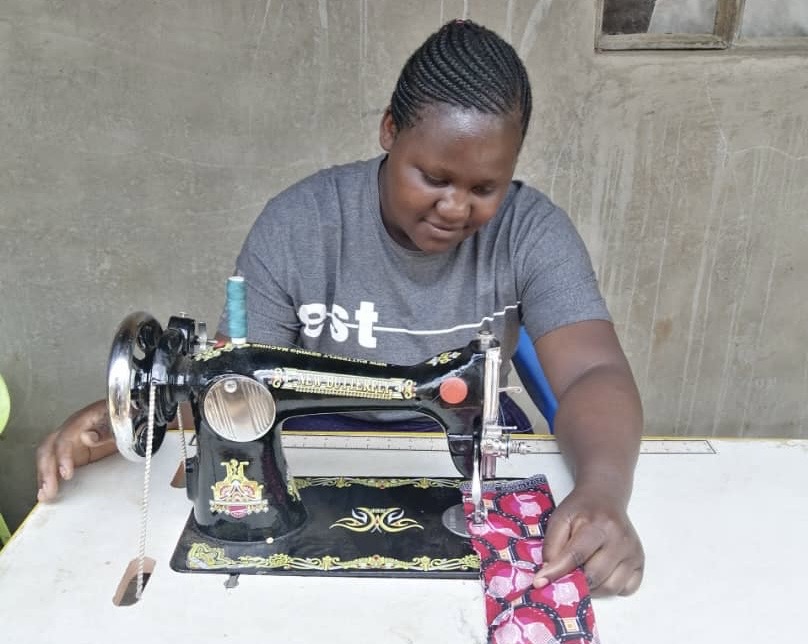 Support women with sewing machines and Training