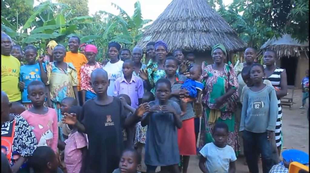 Photo of women and children in Kaliro, Uganda.