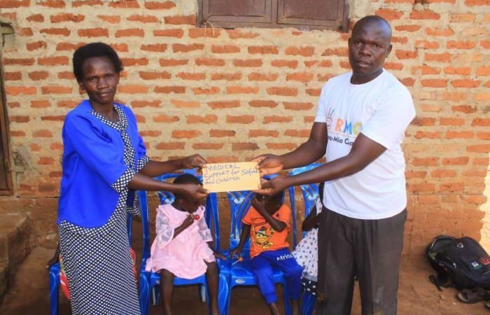 Support Sofiat and her children in Uganda - a mother with children in Katwe village.