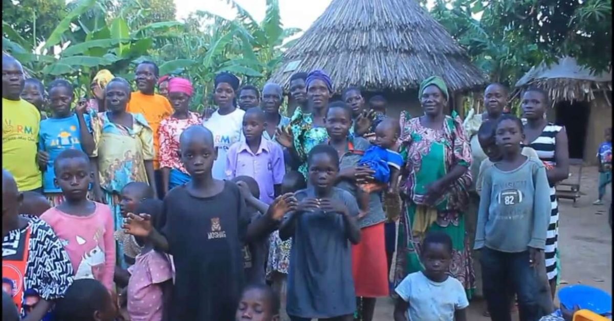 Photo of mothers and children in Kaliro,Uganda. Photo of women and children in Kaliro, Uganda.