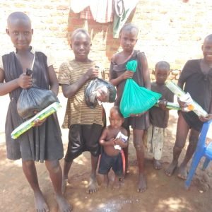 Sharing of foodstuff to vulnerable children in Kaliro 5